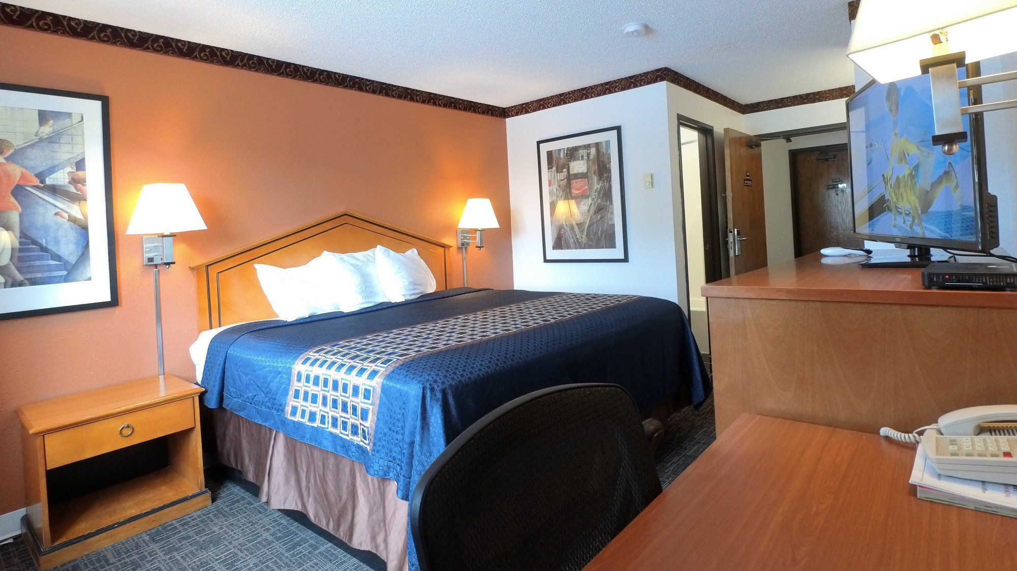 Single King Bed Non Smoking - Waconia Inn & Suites in Waconia