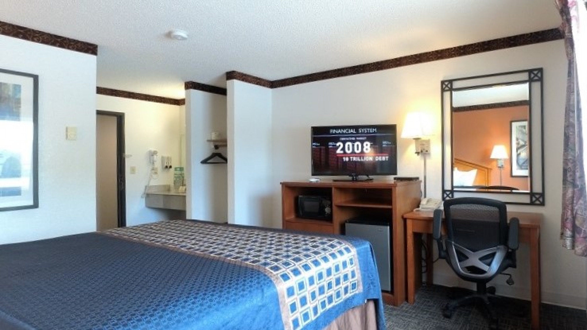 Single King Bed Non Smoking - Waconia Inn & Suites in Waconia