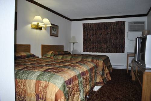 Two Queen Beds Non Smoking - Waconia Inn & Suites in Waconia